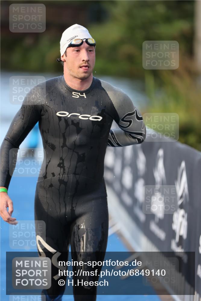 25.08.2024 - Elbe Triathlon Hamburg H.Heesch http://msf.ph/oto/6849140 25.08.2024 08:55:36 Schwimmen 232 meine-sportfotos.de