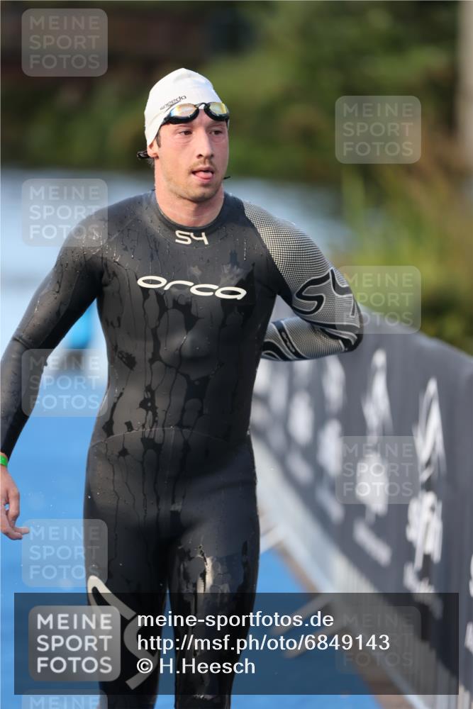 25.08.2024 - Elbe Triathlon Hamburg H.Heesch http://msf.ph/oto/6849143 25.08.2024 08:55:36 Schwimmen 232 meine-sportfotos.de
