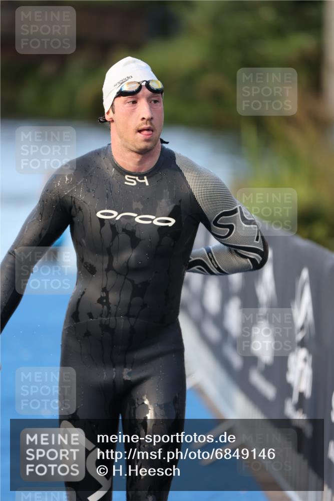 25.08.2024 - Elbe Triathlon Hamburg H.Heesch http://msf.ph/oto/6849146 25.08.2024 08:55:36 Schwimmen 232 meine-sportfotos.de