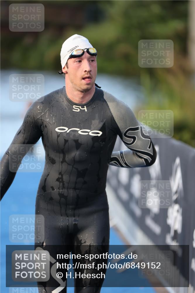 25.08.2024 - Elbe Triathlon Hamburg H.Heesch http://msf.ph/oto/6849152 25.08.2024 08:55:36 Schwimmen 232 meine-sportfotos.de