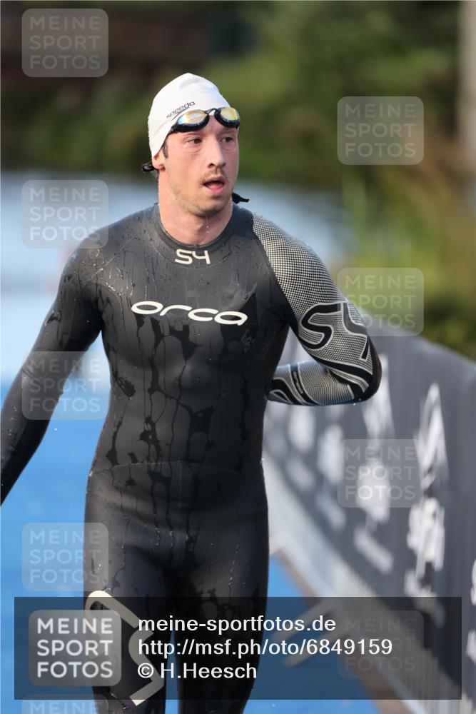 25.08.2024 - Elbe Triathlon Hamburg H.Heesch http://msf.ph/oto/6849159 25.08.2024 08:55:36 Schwimmen 232 meine-sportfotos.de