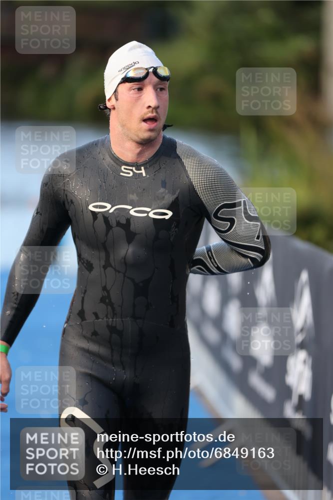 25.08.2024 - Elbe Triathlon Hamburg H.Heesch http://msf.ph/oto/6849163 25.08.2024 08:55:36 Schwimmen 232 meine-sportfotos.de