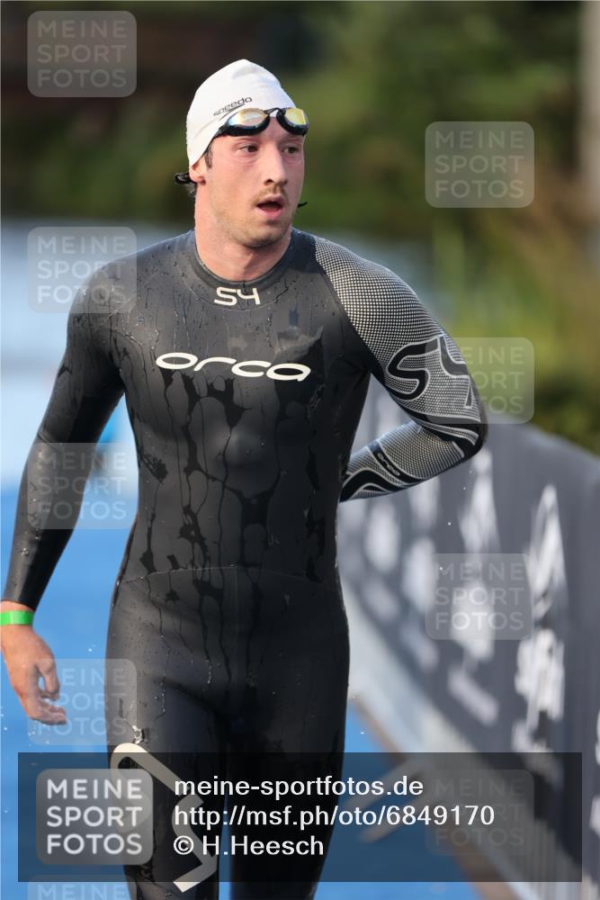 25.08.2024 - Elbe Triathlon Hamburg H.Heesch http://msf.ph/oto/6849170 25.08.2024 08:55:36 Schwimmen 232 meine-sportfotos.de