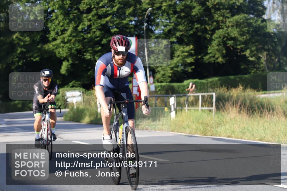 25.08.2024 - Elbe Triathlon Hamburg Fuchs,  Jonas http://msf.ph/oto/6849171 25.08.2024 09:11:45 Radfahren 87, 52, 157, 252, 168, 235 meine-sportfotos.de