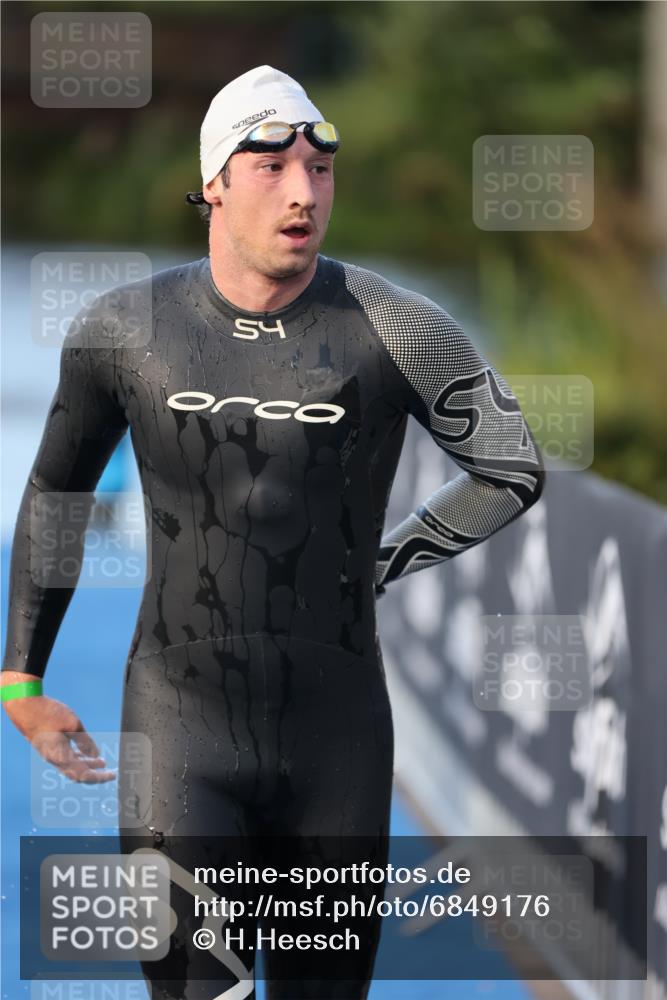 25.08.2024 - Elbe Triathlon Hamburg H.Heesch http://msf.ph/oto/6849176 25.08.2024 08:55:36 Schwimmen 232 meine-sportfotos.de