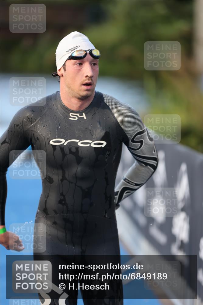 25.08.2024 - Elbe Triathlon Hamburg H.Heesch http://msf.ph/oto/6849189 25.08.2024 08:55:36 Schwimmen 232 meine-sportfotos.de