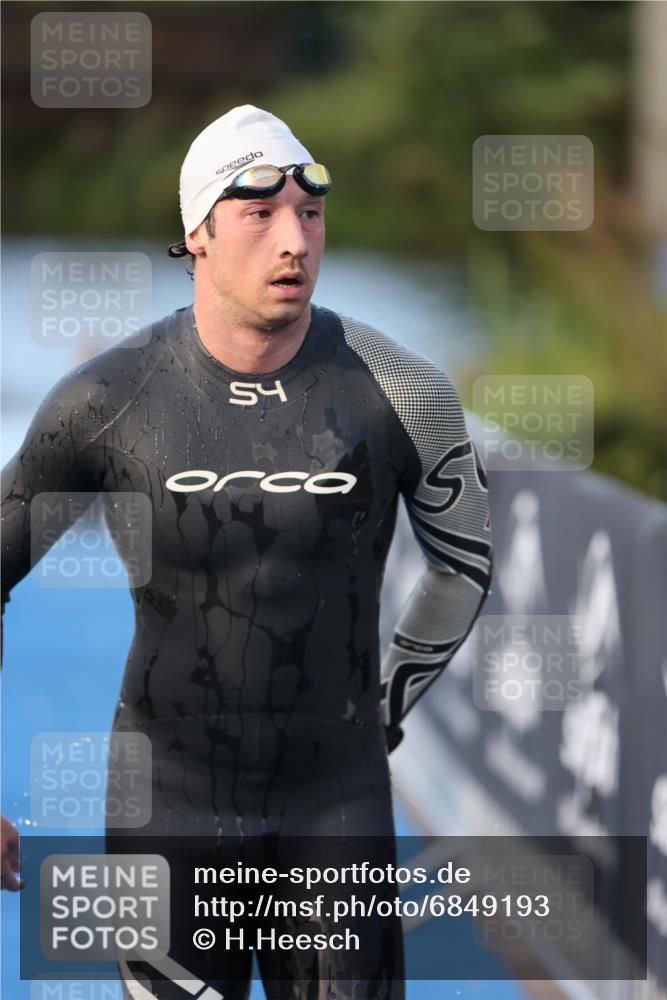 25.08.2024 - Elbe Triathlon Hamburg H.Heesch http://msf.ph/oto/6849193 25.08.2024 08:55:36 Schwimmen 232 meine-sportfotos.de