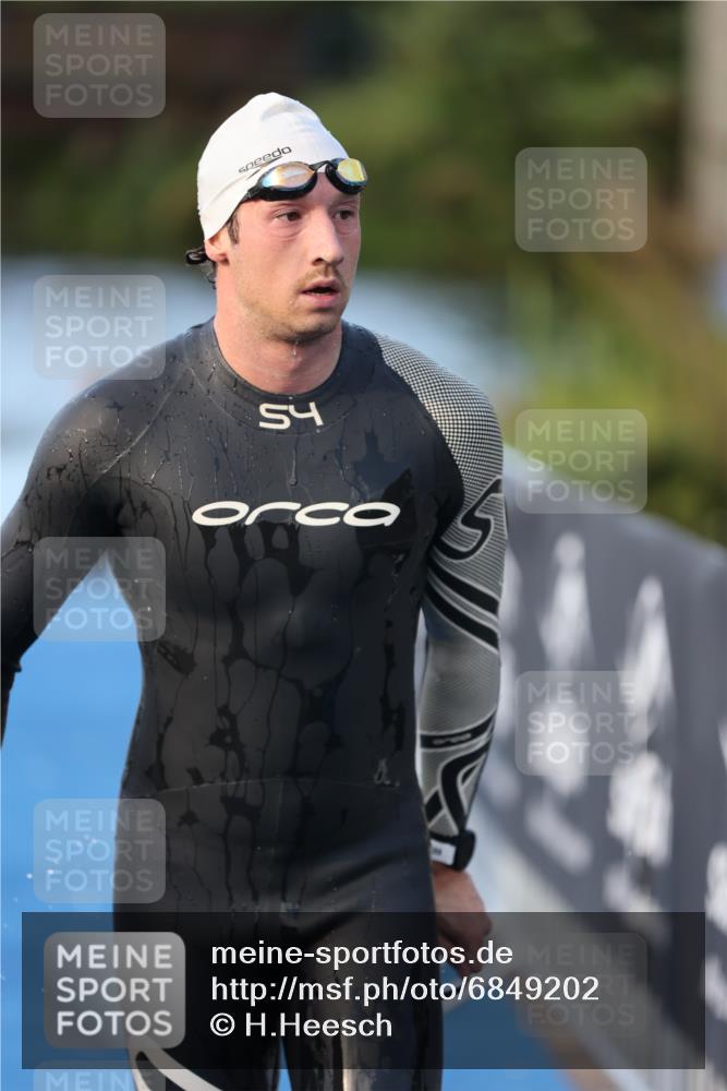 25.08.2024 - Elbe Triathlon Hamburg H.Heesch http://msf.ph/oto/6849202 25.08.2024 08:55:36 Schwimmen 232 meine-sportfotos.de