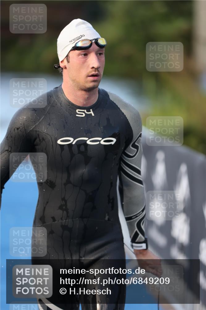 25.08.2024 - Elbe Triathlon Hamburg H.Heesch http://msf.ph/oto/6849209 25.08.2024 08:55:36 Schwimmen 232 meine-sportfotos.de