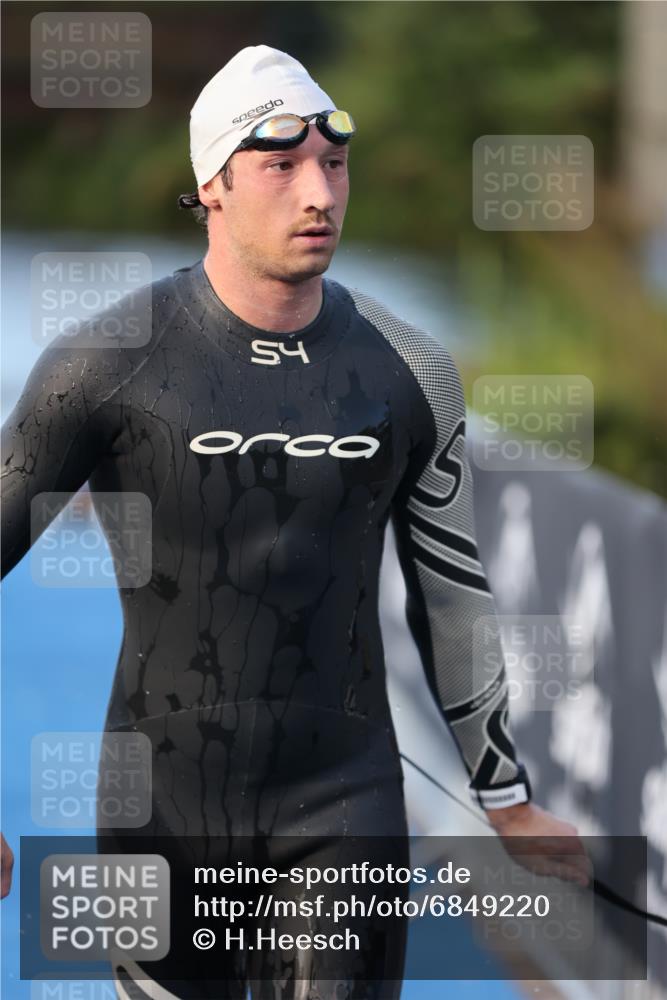 25.08.2024 - Elbe Triathlon Hamburg H.Heesch http://msf.ph/oto/6849220 25.08.2024 08:55:37 Schwimmen 232 meine-sportfotos.de