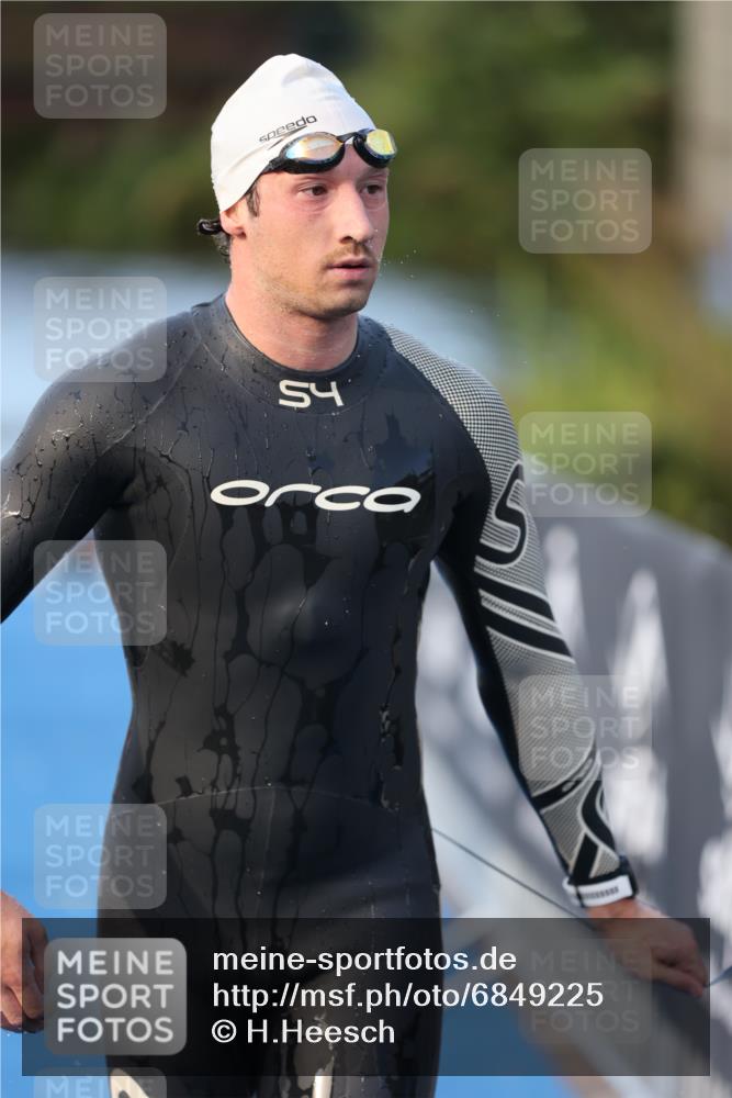 25.08.2024 - Elbe Triathlon Hamburg H.Heesch http://msf.ph/oto/6849225 25.08.2024 08:55:37 Schwimmen 232 meine-sportfotos.de