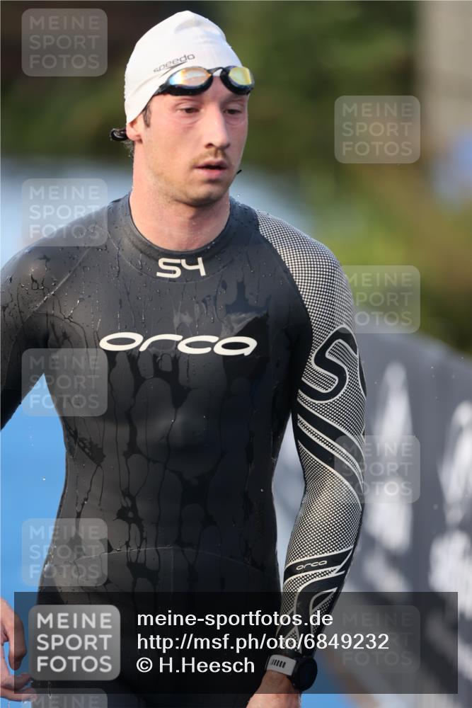 25.08.2024 - Elbe Triathlon Hamburg H.Heesch http://msf.ph/oto/6849232 25.08.2024 08:55:37 Schwimmen 232 meine-sportfotos.de