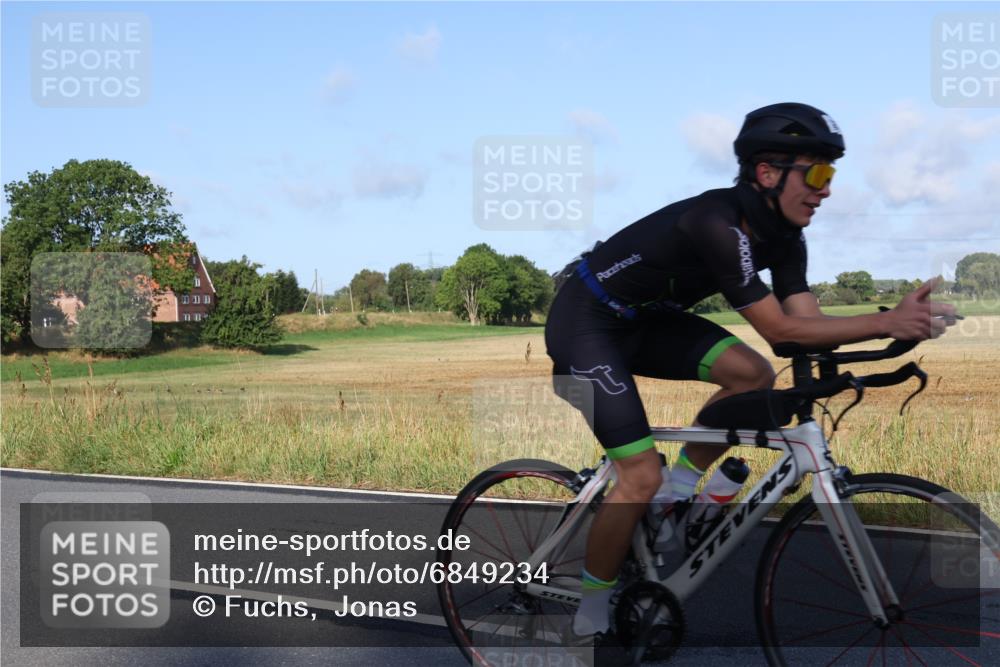 25.08.2024 - Elbe Triathlon Hamburg Fuchs,  Jonas http://msf.ph/oto/6849234 25.08.2024 09:11:47 Radfahren 87, 52, 157, 252, 168, 235 meine-sportfotos.de