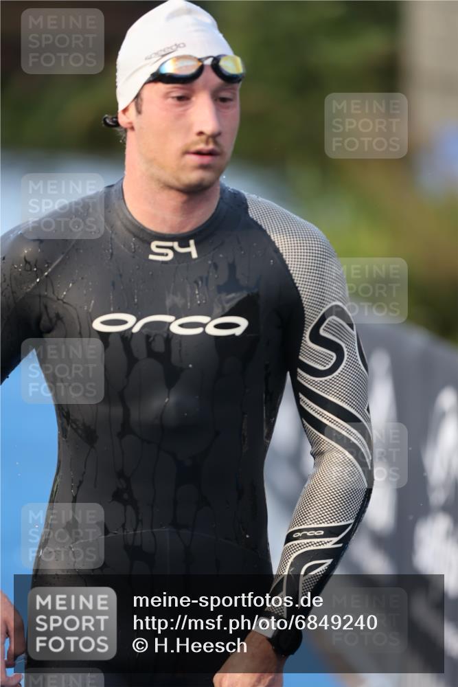 25.08.2024 - Elbe Triathlon Hamburg H.Heesch http://msf.ph/oto/6849240 25.08.2024 08:55:37 Schwimmen 232 meine-sportfotos.de