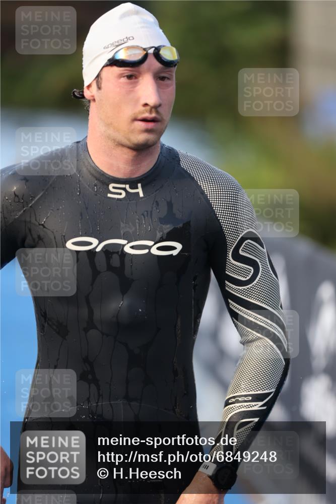 25.08.2024 - Elbe Triathlon Hamburg H.Heesch http://msf.ph/oto/6849248 25.08.2024 08:55:37 Schwimmen 232 meine-sportfotos.de