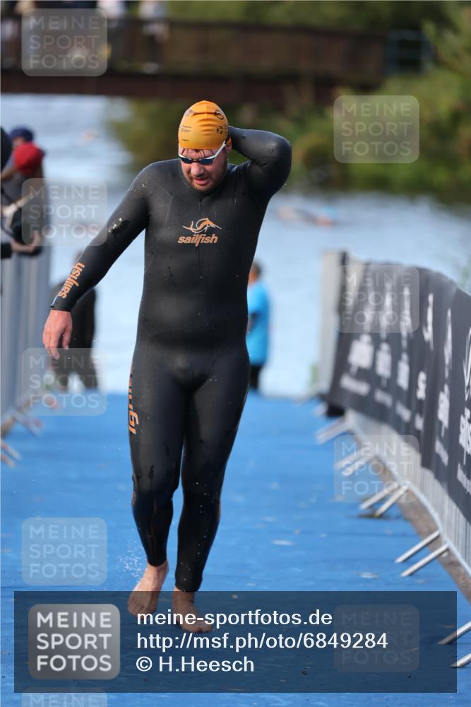 25.08.2024 - Elbe Triathlon Hamburg H.Heesch http://msf.ph/oto/6849284 25.08.2024 08:55:56 Schwimmen 232, 263 meine-sportfotos.de