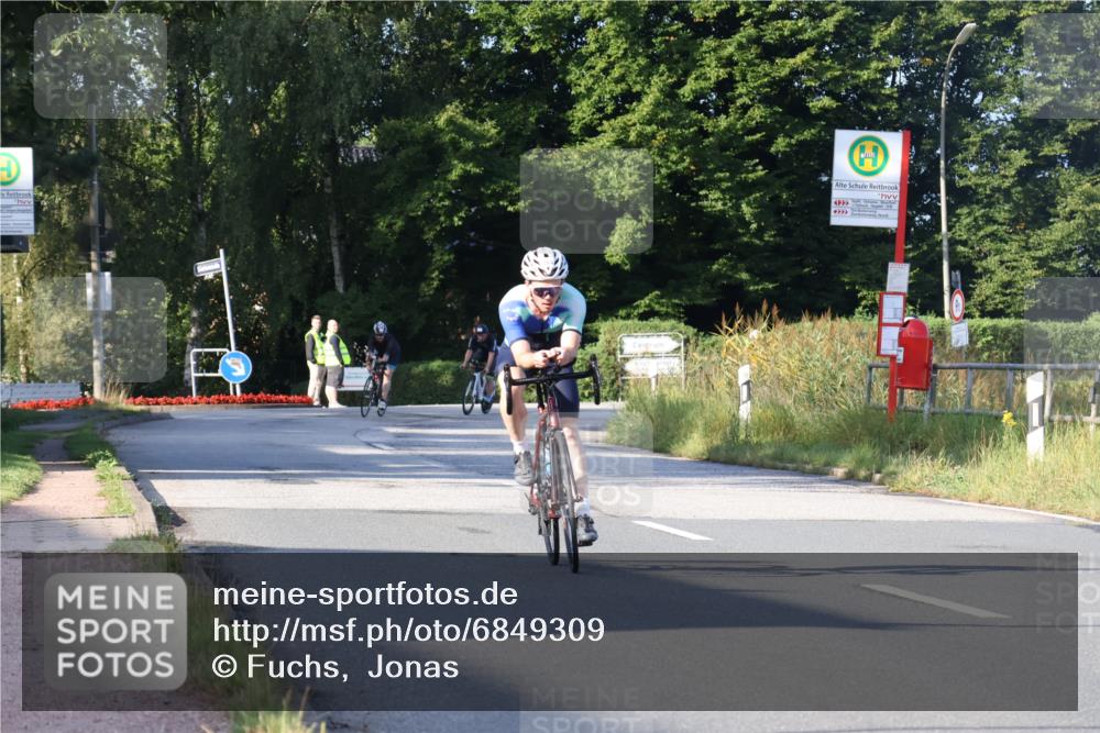 25.08.2024 - Elbe Triathlon Hamburg Fuchs,  Jonas http://msf.ph/oto/6849309 25.08.2024 09:11:55 Radfahren 235, 217, 244 meine-sportfotos.de