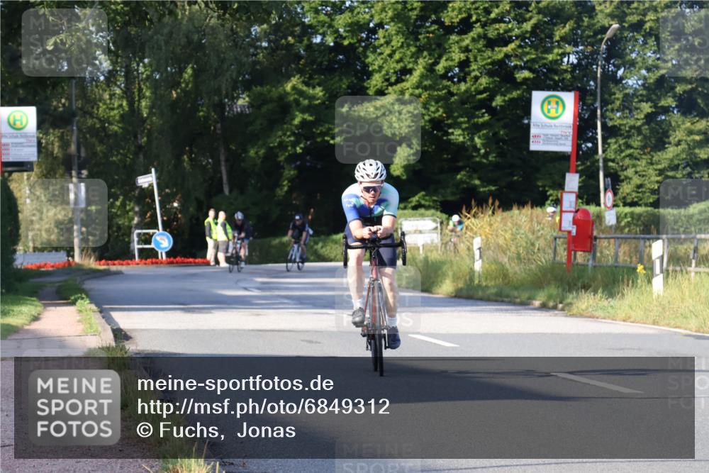 25.08.2024 - Elbe Triathlon Hamburg Fuchs,  Jonas http://msf.ph/oto/6849312 25.08.2024 09:11:56 Radfahren 217, 244, 194 meine-sportfotos.de
