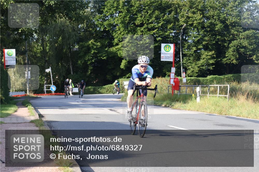 25.08.2024 - Elbe Triathlon Hamburg Fuchs,  Jonas http://msf.ph/oto/6849327 25.08.2024 09:11:56 Radfahren 217, 244, 194 meine-sportfotos.de