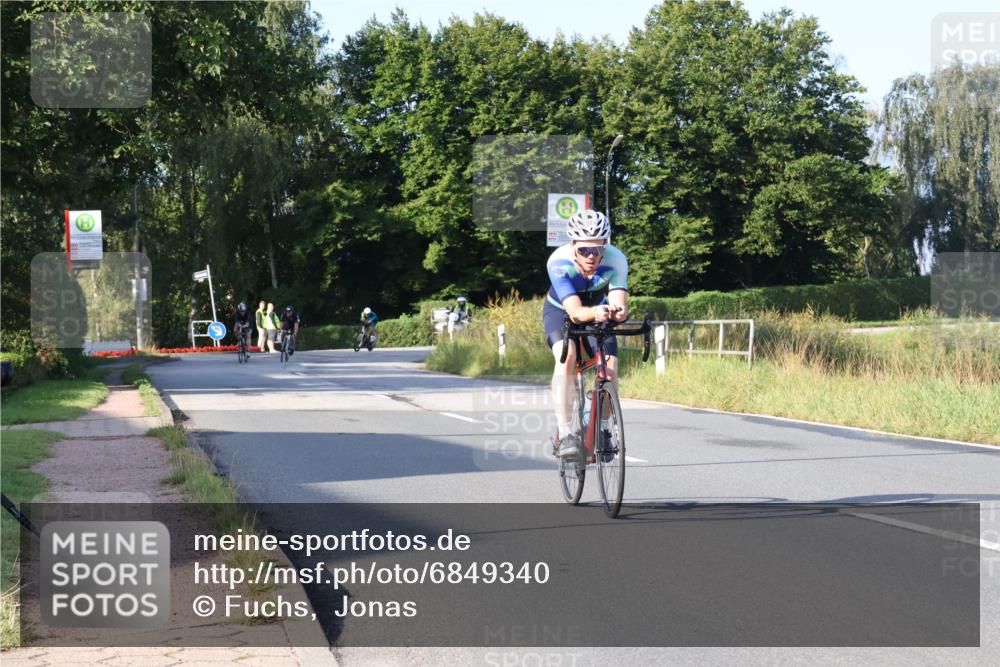 25.08.2024 - Elbe Triathlon Hamburg Fuchs,  Jonas http://msf.ph/oto/6849340 25.08.2024 09:11:56 Radfahren 217, 244, 194 meine-sportfotos.de