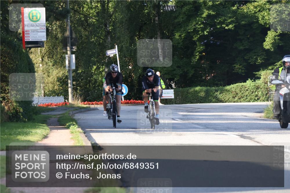 25.08.2024 - Elbe Triathlon Hamburg Fuchs,  Jonas http://msf.ph/oto/6849351 25.08.2024 09:11:59 Radfahren 217, 244, 194, 43, 135 meine-sportfotos.de