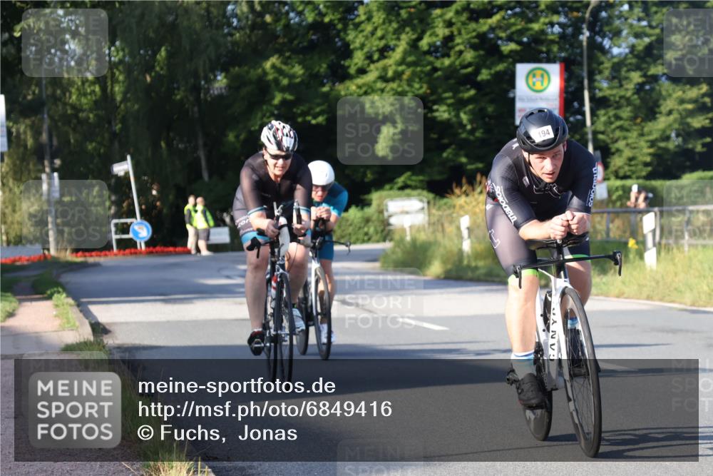 25.08.2024 - Elbe Triathlon Hamburg Fuchs,  Jonas http://msf.ph/oto/6849416 25.08.2024 09:12:03 Radfahren 194, 43, 135 meine-sportfotos.de