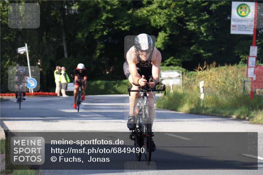 25.08.2024 - Elbe Triathlon Hamburg Fuchs,  Jonas http://msf.ph/oto/6849490 25.08.2024 09:12:10 Radfahren 135, 83, 185, 182 meine-sportfotos.de