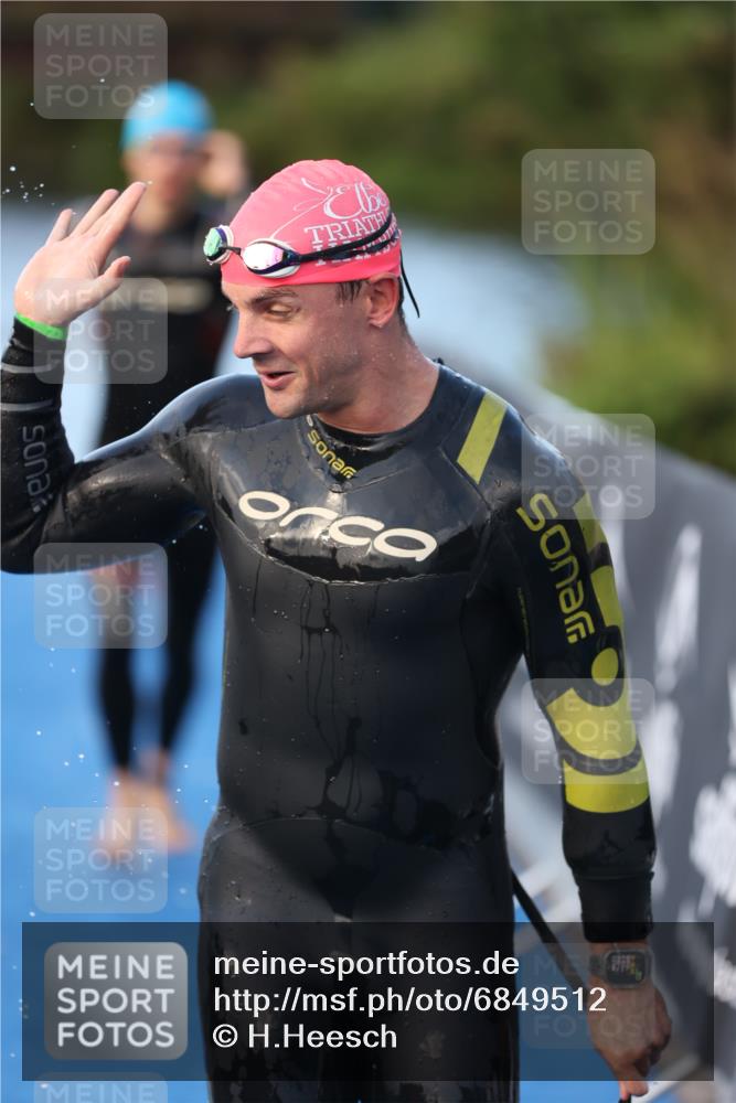 25.08.2024 - Elbe Triathlon Hamburg H.Heesch http://msf.ph/oto/6849512 25.08.2024 08:56:34 Schwimmen 242, 295 meine-sportfotos.de
