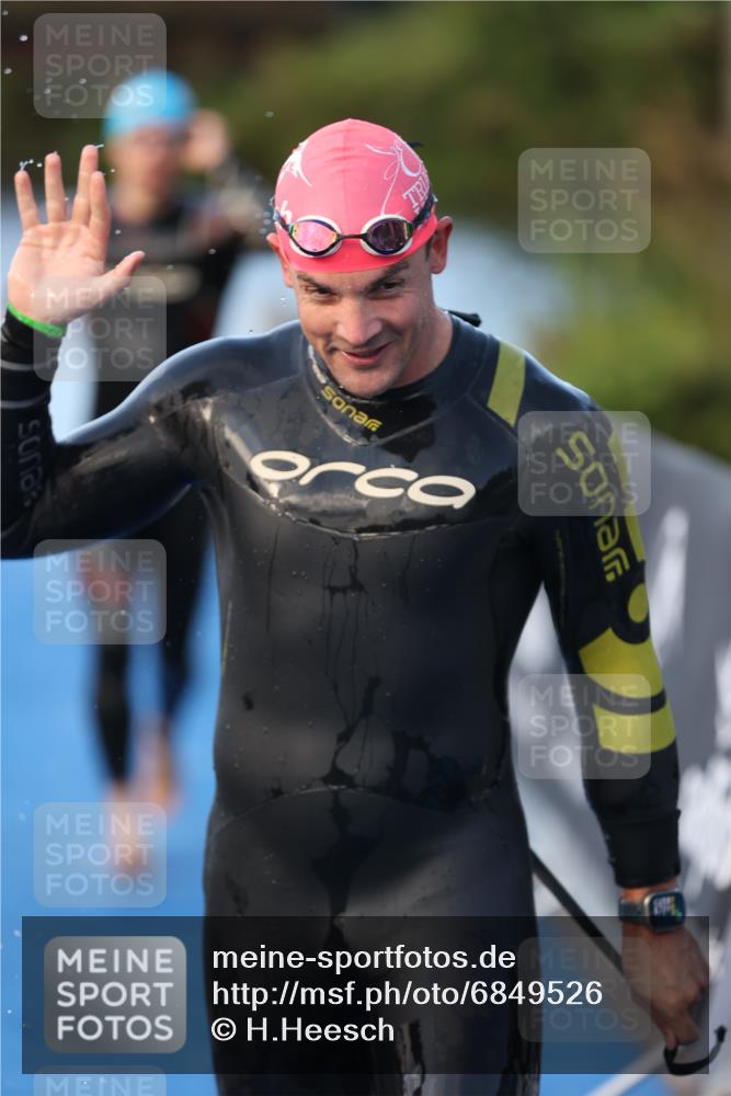 25.08.2024 - Elbe Triathlon Hamburg H.Heesch http://msf.ph/oto/6849526 25.08.2024 08:56:35 Schwimmen 242, 295 meine-sportfotos.de