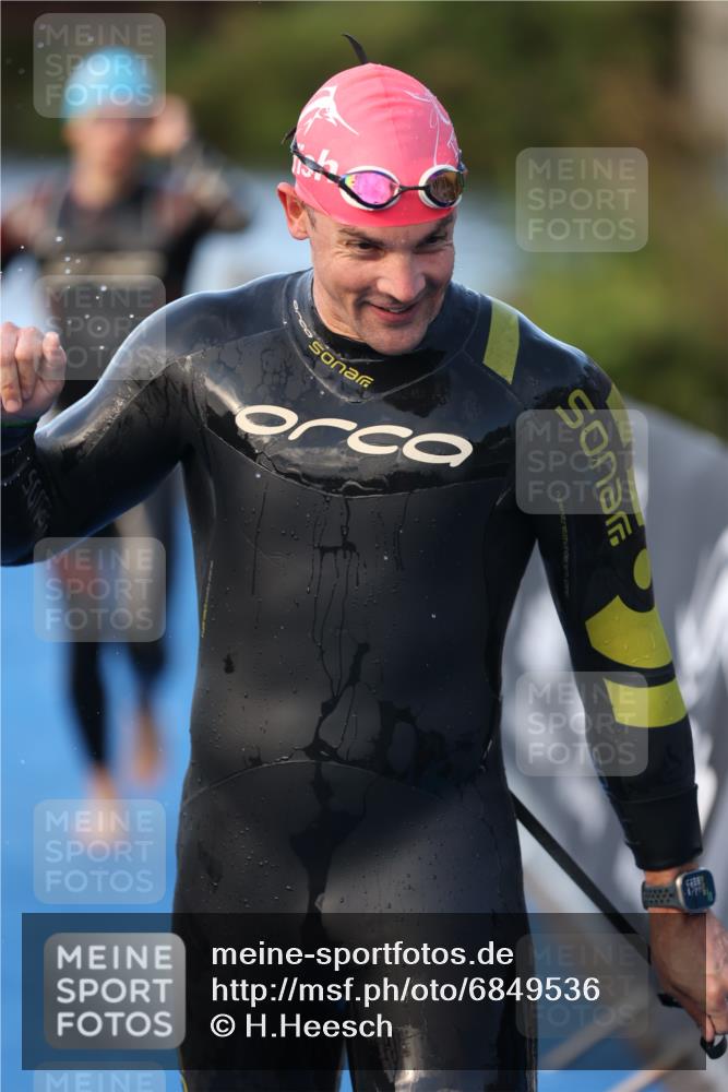 25.08.2024 - Elbe Triathlon Hamburg H.Heesch http://msf.ph/oto/6849536 25.08.2024 08:56:35 Schwimmen 242, 295 meine-sportfotos.de