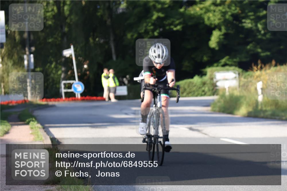 25.08.2024 - Elbe Triathlon Hamburg Fuchs,  Jonas http://msf.ph/oto/6849555 25.08.2024 09:12:14 Radfahren 83, 185, 182 meine-sportfotos.de
