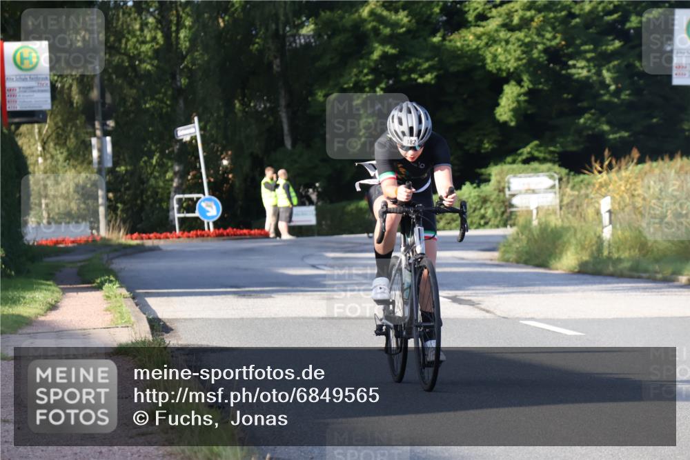25.08.2024 - Elbe Triathlon Hamburg Fuchs,  Jonas http://msf.ph/oto/6849565 25.08.2024 09:12:14 Radfahren 83, 185, 182 meine-sportfotos.de