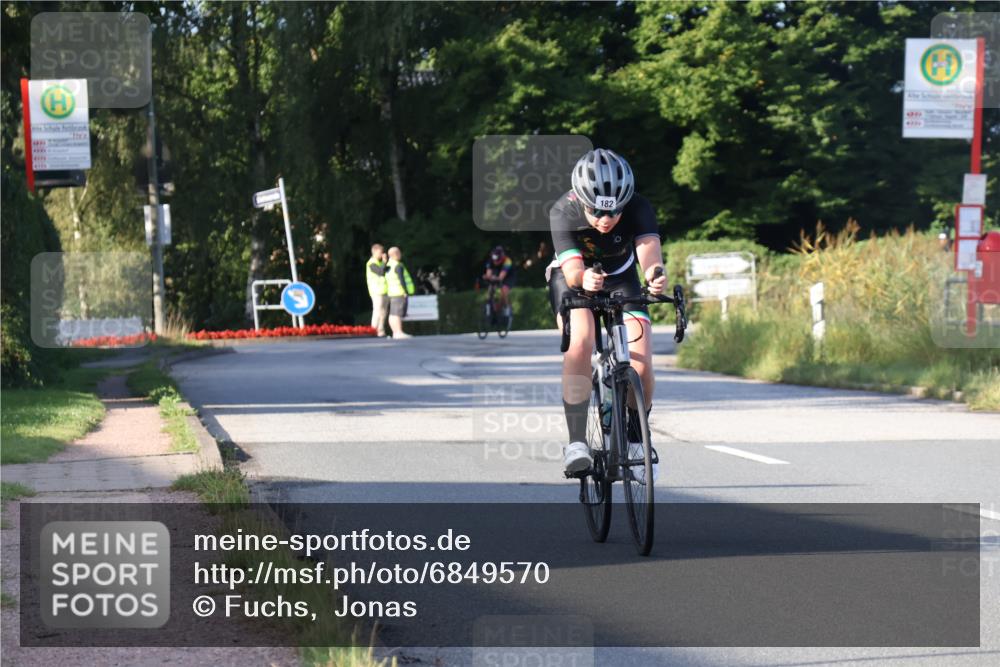 25.08.2024 - Elbe Triathlon Hamburg Fuchs,  Jonas http://msf.ph/oto/6849570 25.08.2024 09:12:15 Radfahren 83, 185, 182 meine-sportfotos.de