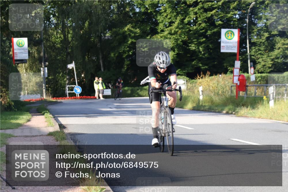 25.08.2024 - Elbe Triathlon Hamburg Fuchs,  Jonas http://msf.ph/oto/6849575 25.08.2024 09:12:15 Radfahren 83, 185, 182 meine-sportfotos.de