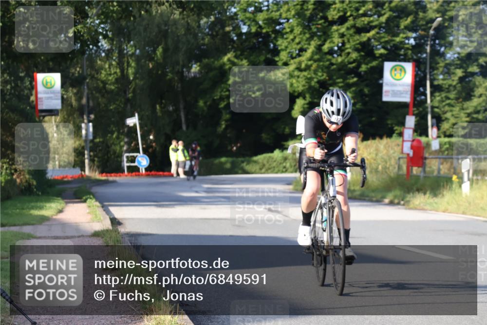 25.08.2024 - Elbe Triathlon Hamburg Fuchs,  Jonas http://msf.ph/oto/6849591 25.08.2024 09:12:15 Radfahren 83, 185, 182 meine-sportfotos.de