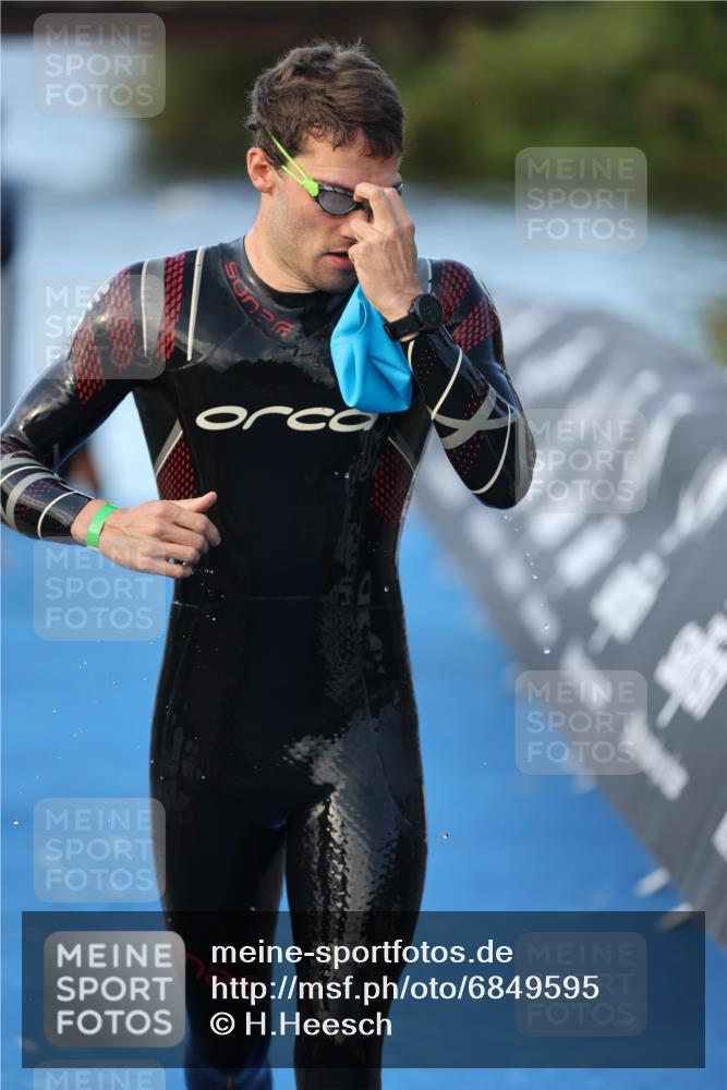 25.08.2024 - Elbe Triathlon Hamburg H.Heesch http://msf.ph/oto/6849595 25.08.2024 08:56:37 Schwimmen 242, 295 meine-sportfotos.de