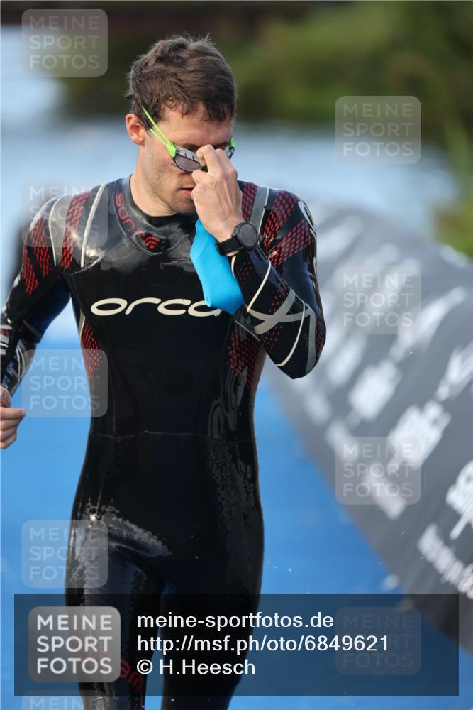 25.08.2024 - Elbe Triathlon Hamburg H.Heesch http://msf.ph/oto/6849621 25.08.2024 08:56:37 Schwimmen 242, 295 meine-sportfotos.de