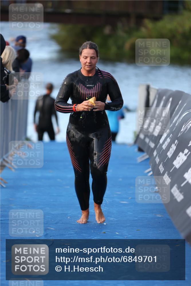 25.08.2024 - Elbe Triathlon Hamburg H.Heesch http://msf.ph/oto/6849701 25.08.2024 08:57:07 Schwimmen 141 meine-sportfotos.de