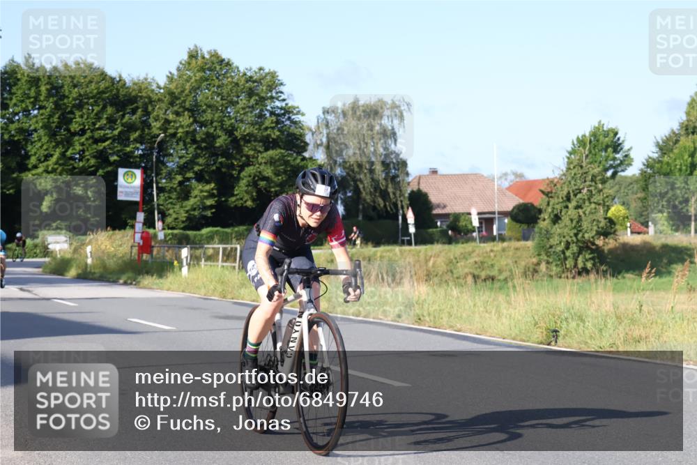 25.08.2024 - Elbe Triathlon Hamburg Fuchs,  Jonas http://msf.ph/oto/6849746 25.08.2024 09:12:29 Radfahren 152, 215, 150, 165, 233, 54 meine-sportfotos.de