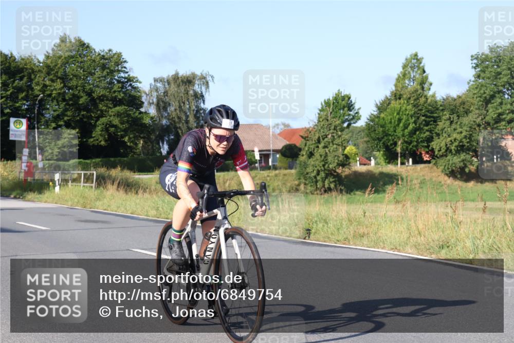 25.08.2024 - Elbe Triathlon Hamburg Fuchs,  Jonas http://msf.ph/oto/6849754 25.08.2024 09:12:29 Radfahren 152, 215, 150, 165, 233, 54 meine-sportfotos.de