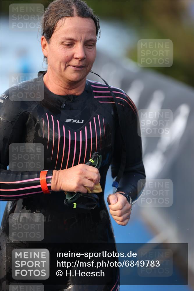 25.08.2024 - Elbe Triathlon Hamburg H.Heesch http://msf.ph/oto/6849783 25.08.2024 08:57:10 Schwimmen 141 meine-sportfotos.de