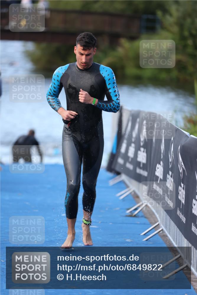 25.08.2024 - Elbe Triathlon Hamburg H.Heesch http://msf.ph/oto/6849822 25.08.2024 08:57:24 Schwimmen 141, 205, 245 meine-sportfotos.de