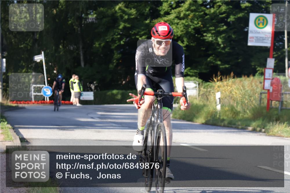 25.08.2024 - Elbe Triathlon Hamburg Fuchs,  Jonas http://msf.ph/oto/6849876 25.08.2024 09:12:40 Radfahren 233, 54, 290 meine-sportfotos.de