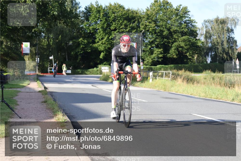 25.08.2024 - Elbe Triathlon Hamburg Fuchs,  Jonas http://msf.ph/oto/6849896 25.08.2024 09:12:41 Radfahren 233, 54, 290, 154 meine-sportfotos.de