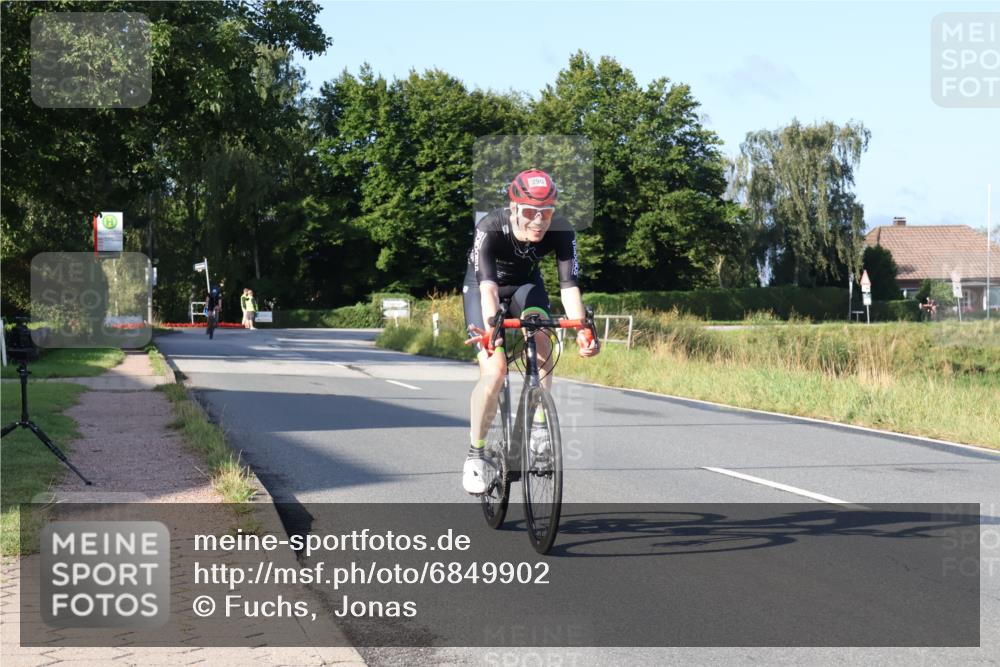 25.08.2024 - Elbe Triathlon Hamburg Fuchs,  Jonas http://msf.ph/oto/6849902 25.08.2024 09:12:41 Radfahren 233, 54, 290, 154 meine-sportfotos.de
