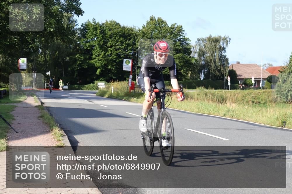 25.08.2024 - Elbe Triathlon Hamburg Fuchs,  Jonas http://msf.ph/oto/6849907 25.08.2024 09:12:41 Radfahren 233, 54, 290, 154 meine-sportfotos.de