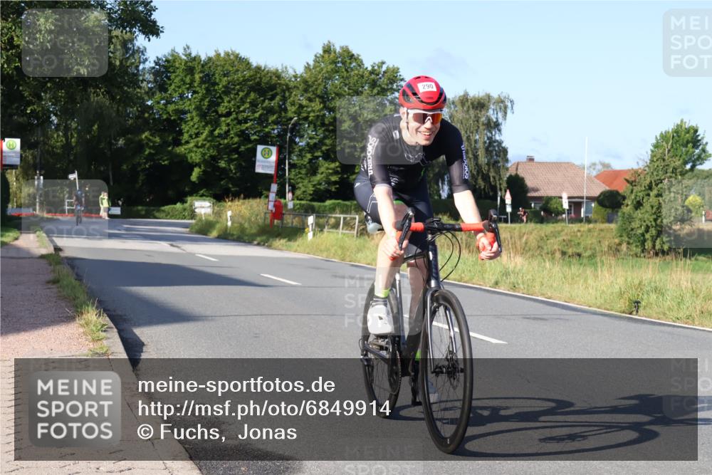 25.08.2024 - Elbe Triathlon Hamburg Fuchs,  Jonas http://msf.ph/oto/6849914 25.08.2024 09:12:41 Radfahren 233, 54, 290, 154 meine-sportfotos.de