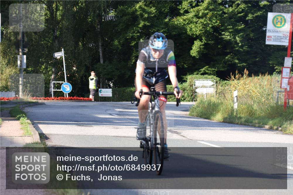 25.08.2024 - Elbe Triathlon Hamburg Fuchs,  Jonas http://msf.ph/oto/6849937 25.08.2024 09:12:46 Radfahren 290, 154 meine-sportfotos.de