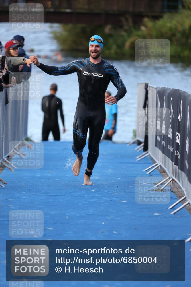 25.08.2024 - Elbe Triathlon Hamburg H.Heesch http://msf.ph/oto/6850004 25.08.2024 08:57:34 Schwimmen 205, 245 meine-sportfotos.de