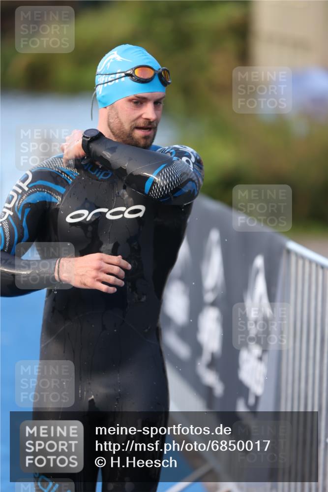 25.08.2024 - Elbe Triathlon Hamburg H.Heesch http://msf.ph/oto/6850017 25.08.2024 08:57:38 Schwimmen 205, 245 meine-sportfotos.de
